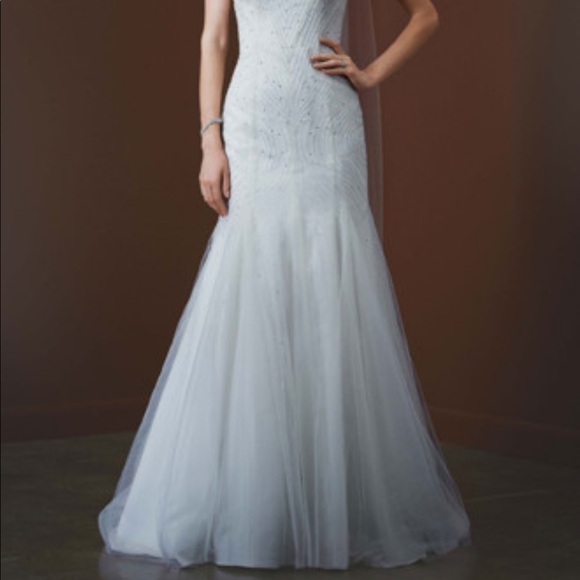 Wedding dress worn only once! Practically brandnew - Picture 2 of 6